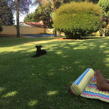 Khuvena Guesthouse Randburg Bagian luar foto