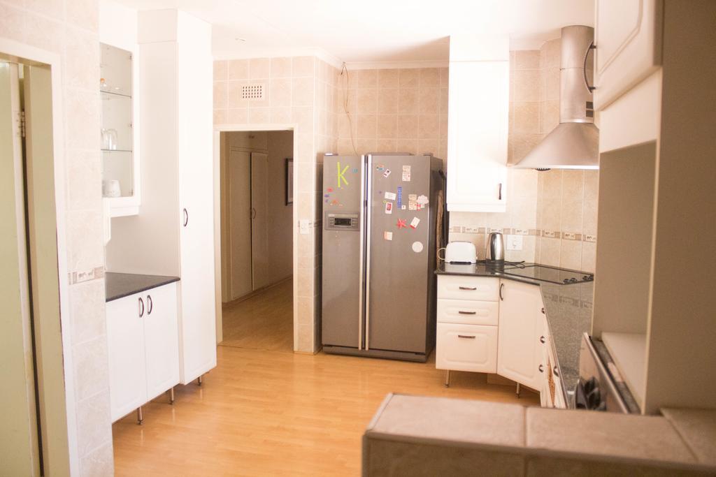 Khuvena Guesthouse Randburg Bagian luar foto