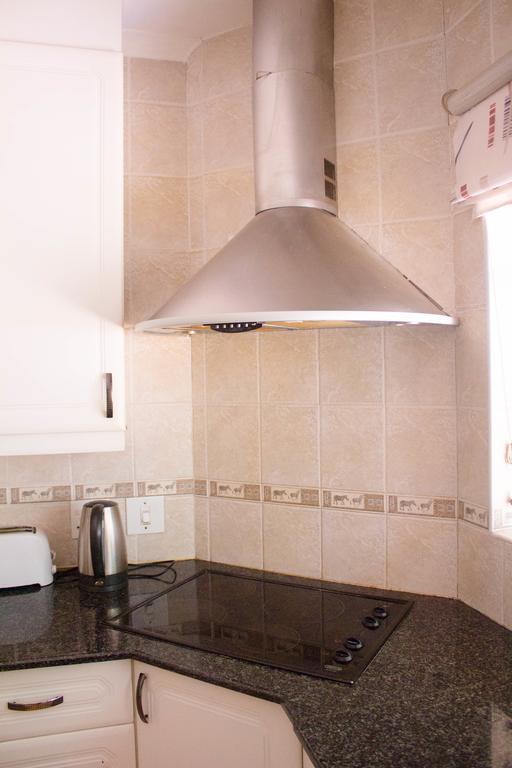Khuvena Guesthouse Randburg Ruang foto