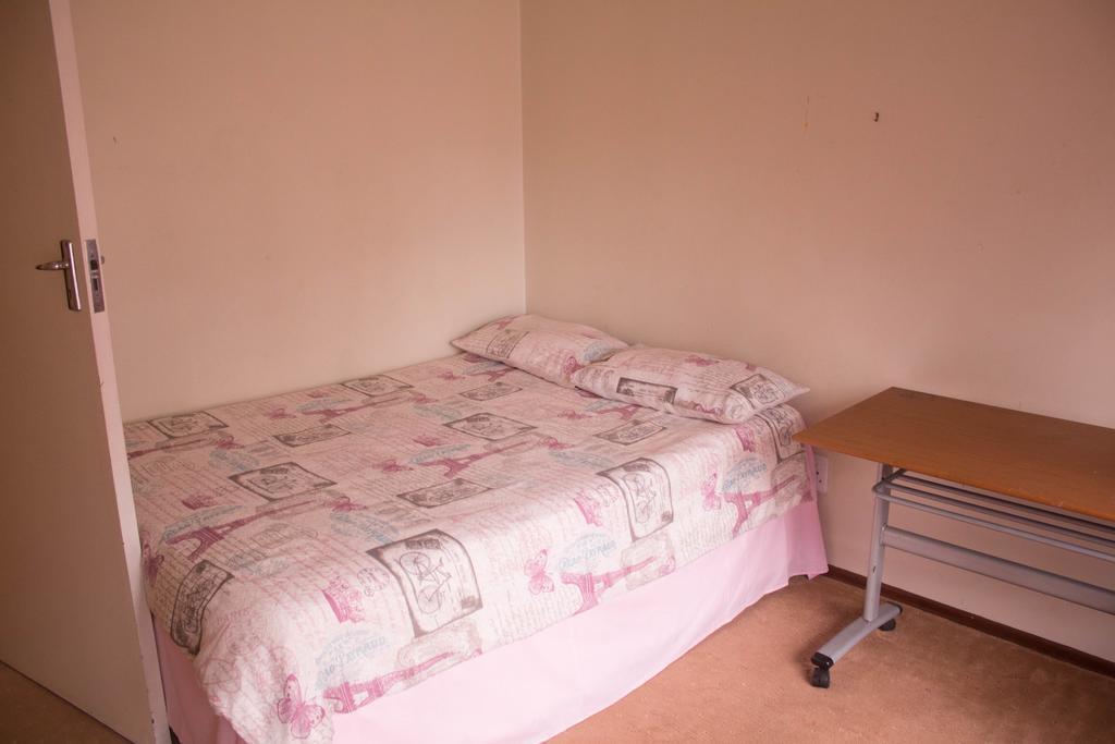 Khuvena Guesthouse Randburg Bagian luar foto