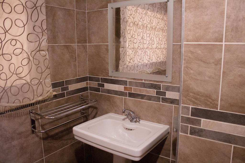 Khuvena Guesthouse Randburg Bagian luar foto