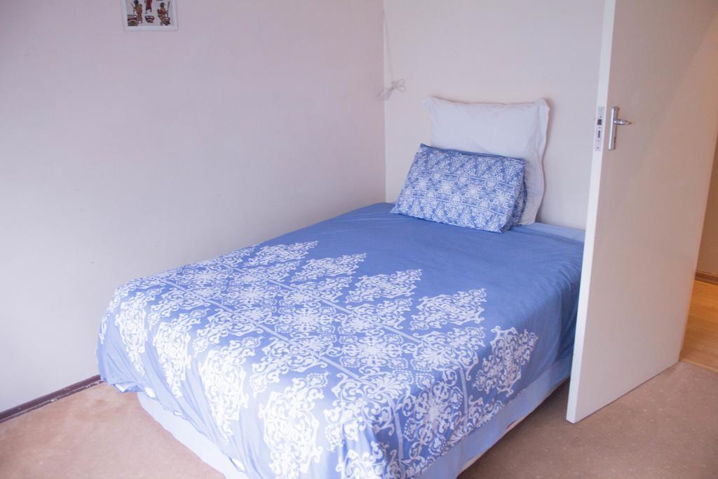 Khuvena Guesthouse Randburg Bagian luar foto
