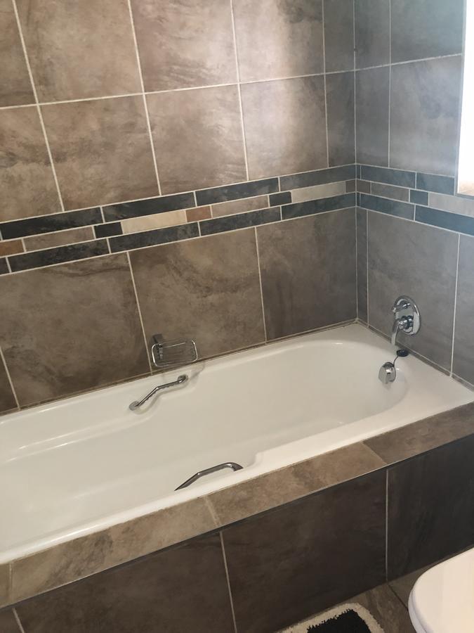 Khuvena Guesthouse Randburg Bagian luar foto