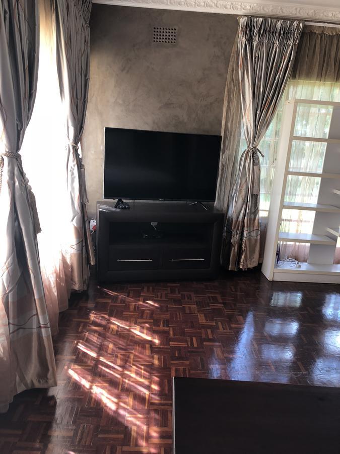 Khuvena Guesthouse Randburg Bagian luar foto