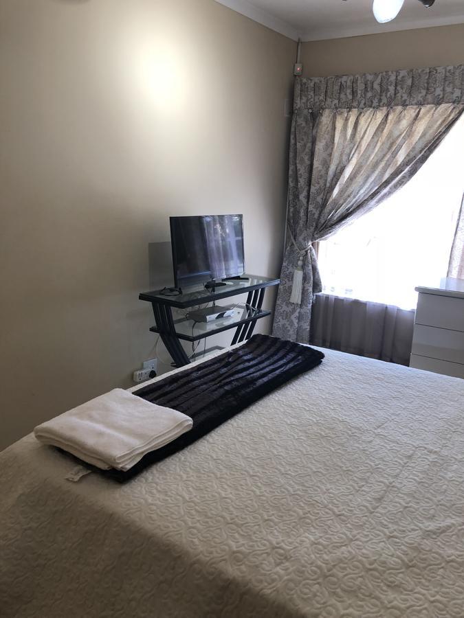 Khuvena Guesthouse Randburg Bagian luar foto