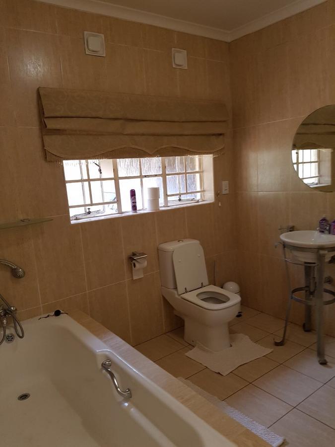 Khuvena Guesthouse Randburg Bagian luar foto
