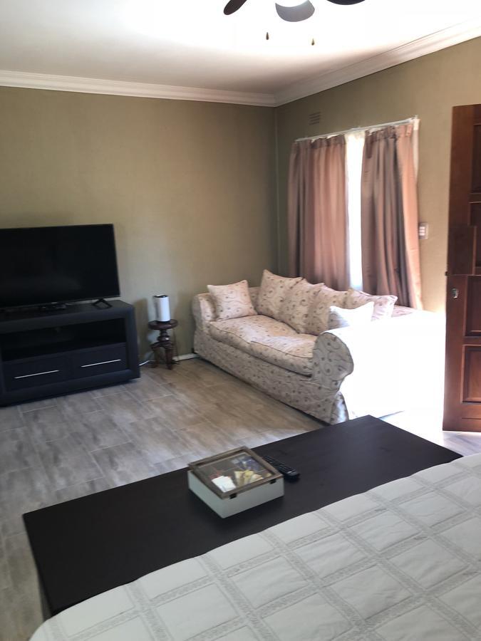Khuvena Guesthouse Randburg Bagian luar foto