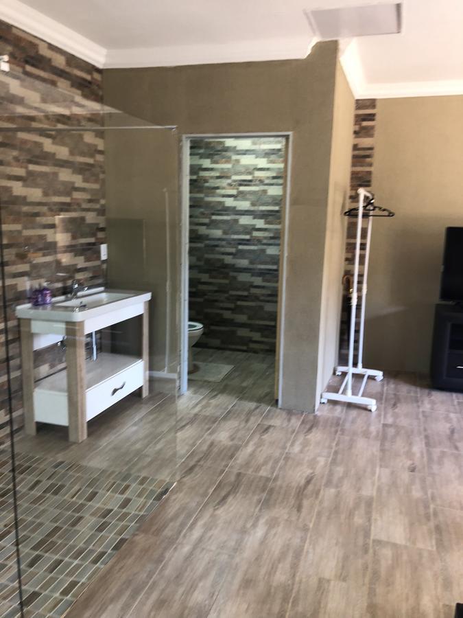 Khuvena Guesthouse Randburg Bagian luar foto