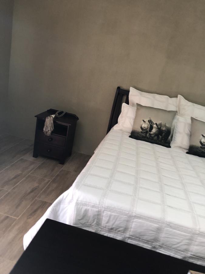 Khuvena Guesthouse Randburg Bagian luar foto