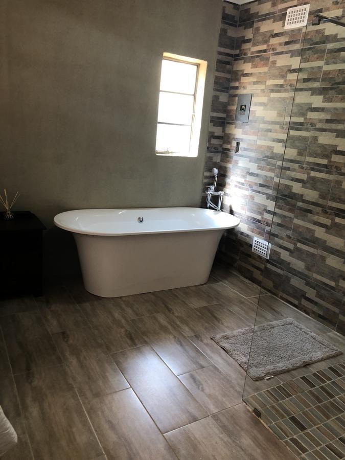 Khuvena Guesthouse Randburg Bagian luar foto