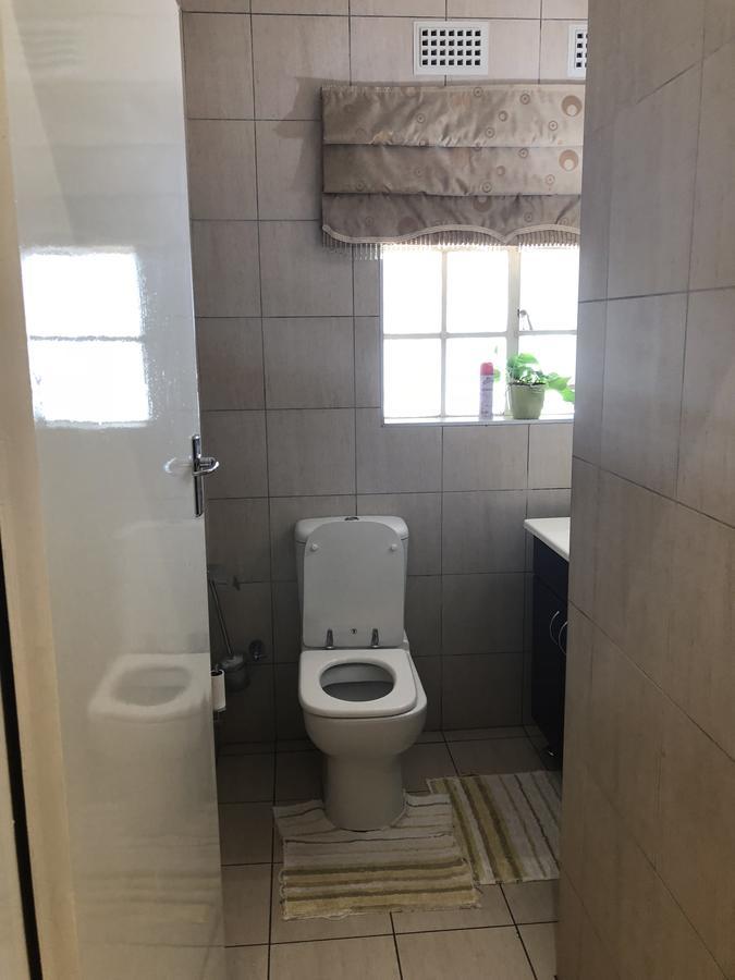 Khuvena Guesthouse Randburg Bagian luar foto