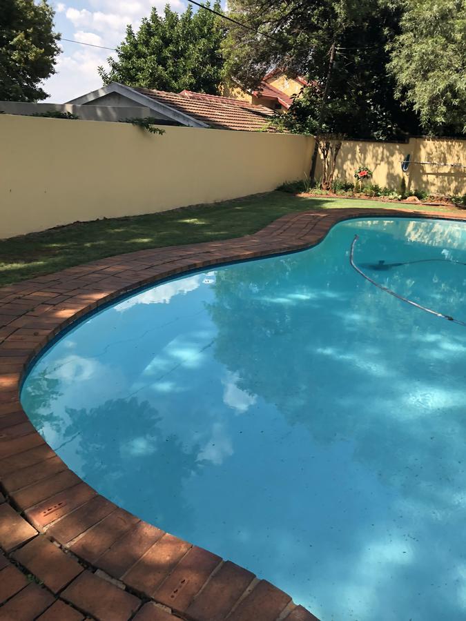 Khuvena Guesthouse Randburg Bagian luar foto