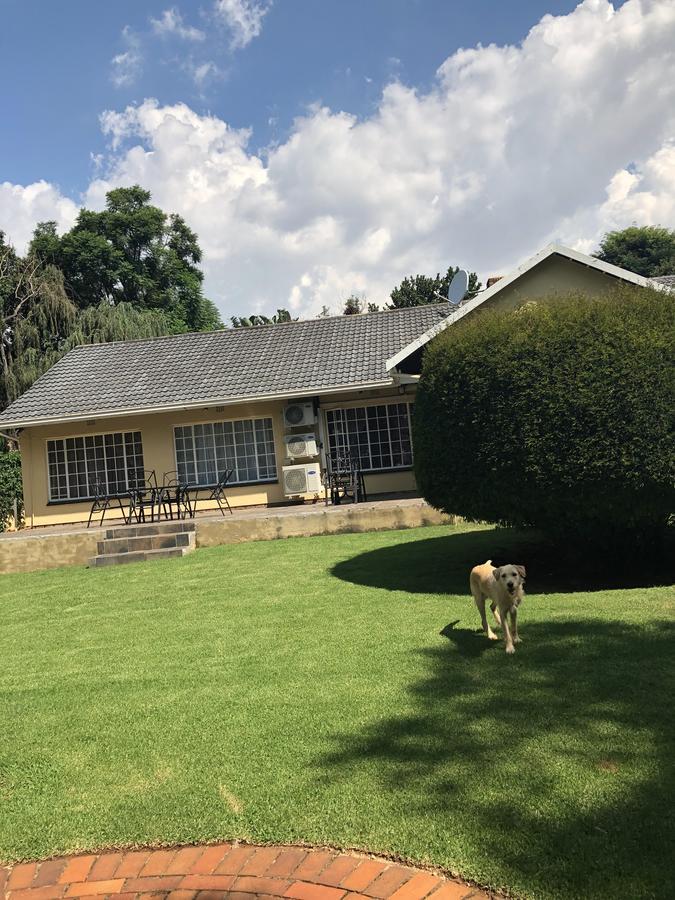 Khuvena Guesthouse Randburg Bagian luar foto