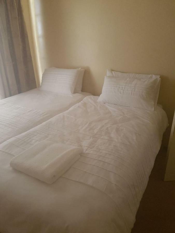 Khuvena Guesthouse Randburg Bagian luar foto
