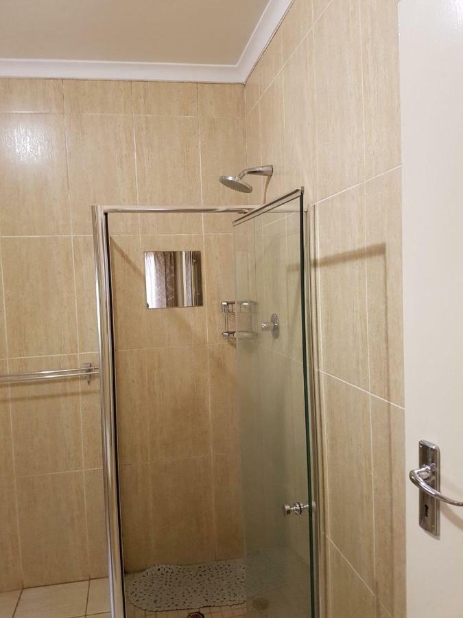 Khuvena Guesthouse Randburg Bagian luar foto